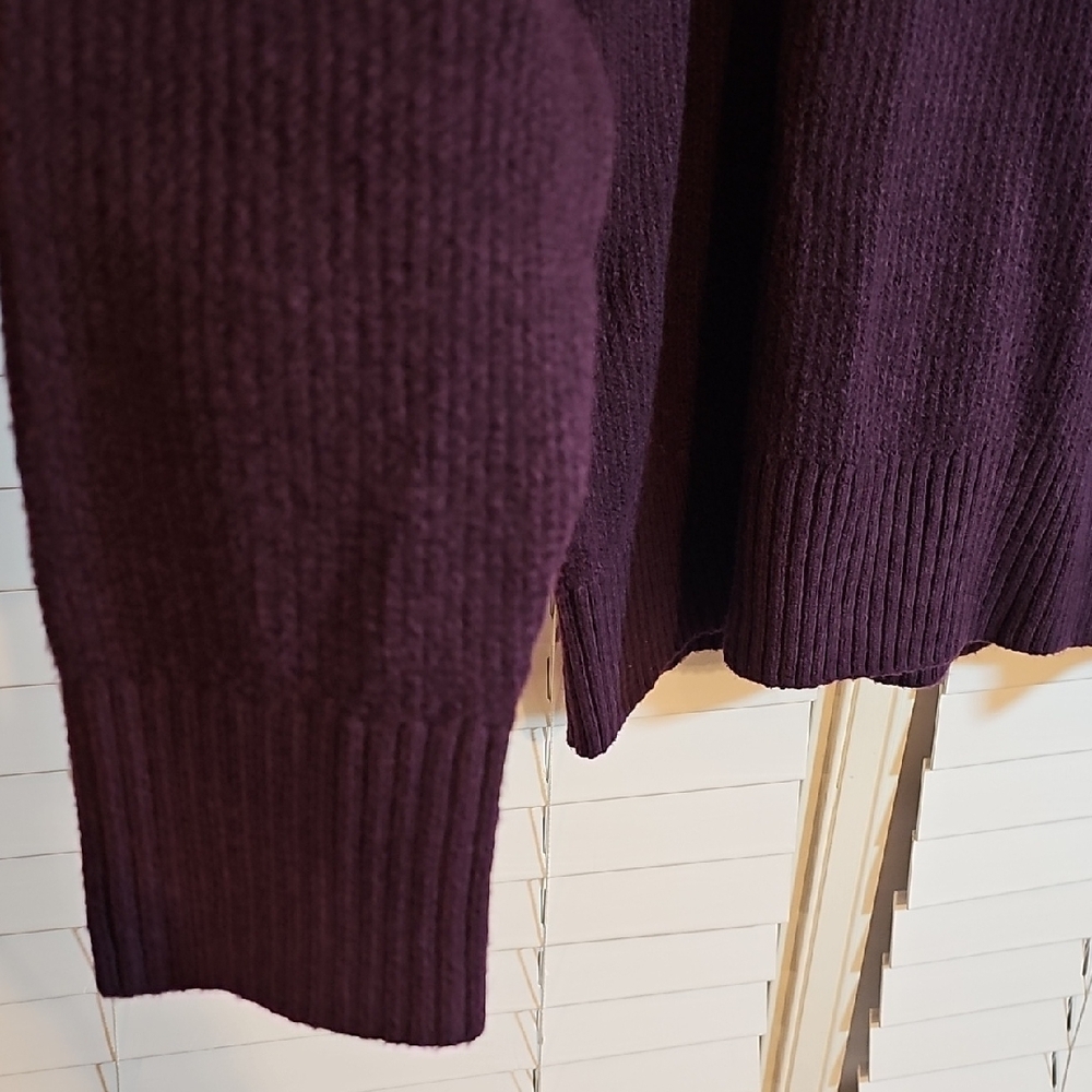 Old Navy Men's Dark Purple Crewneck Sweater - Picture 4 of 6